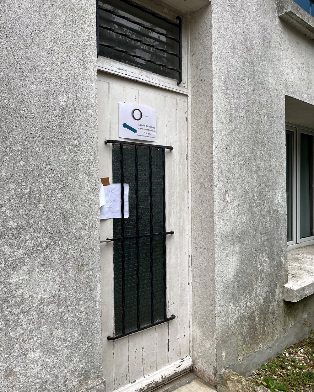 Door in the courtyard, on the left, marked with the Élan logo