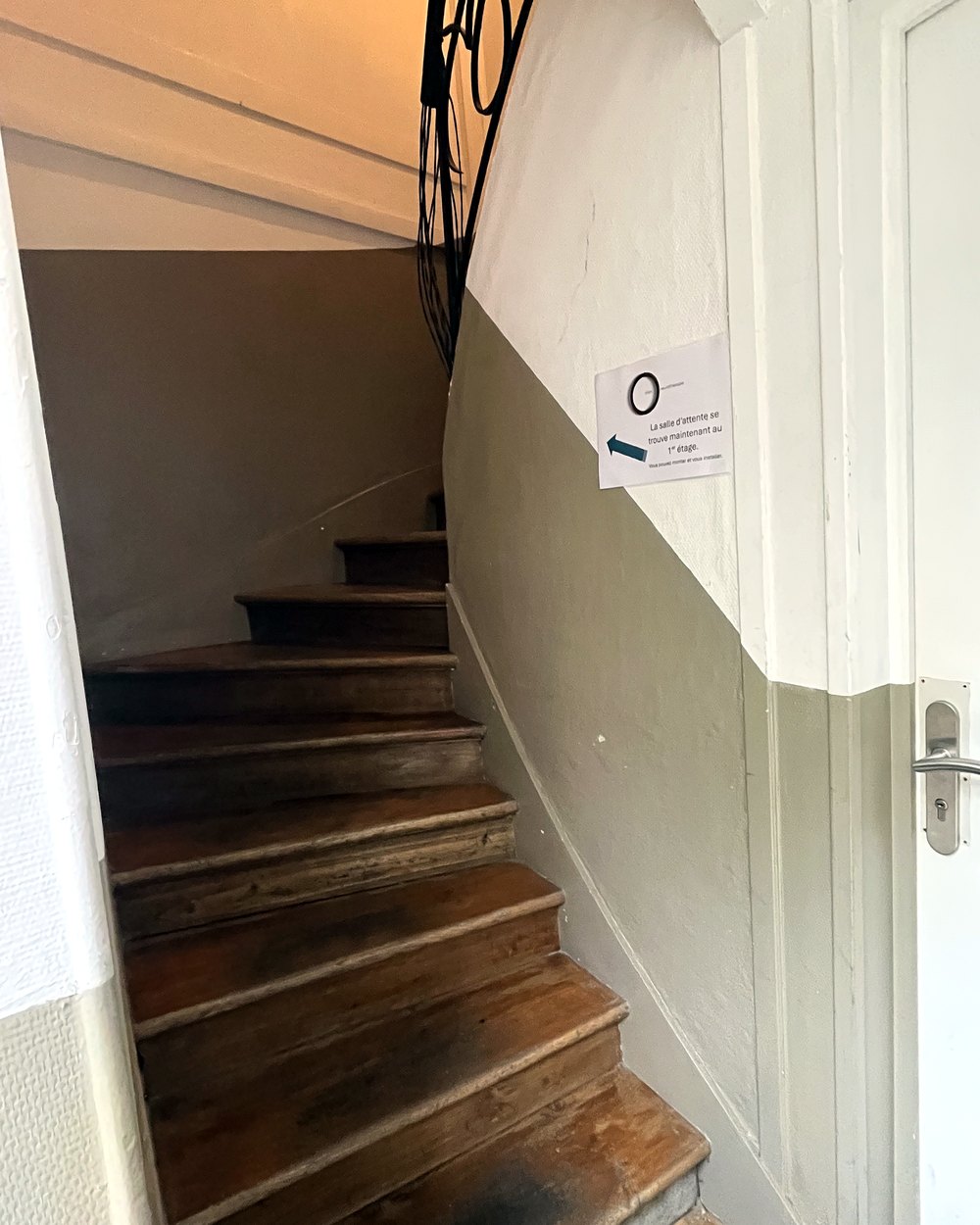 Staircase leading to the centre, marked with the Élan logo